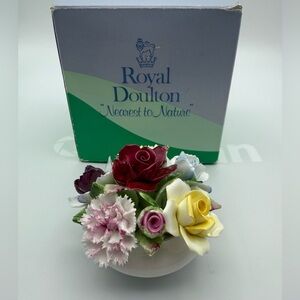 VTG Royal Doulton Floral Bouquet in Footed White Pot Bone China England -NIB P10